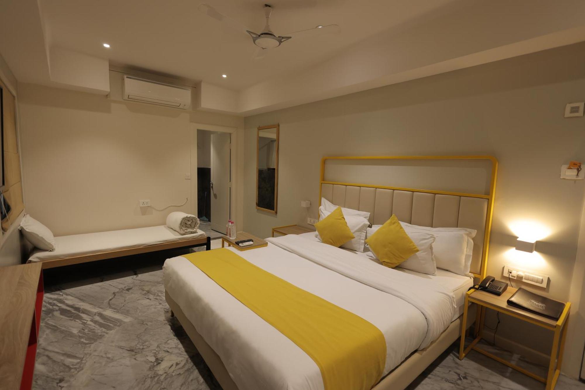 Phoenix - Unmatched Comfort Udaipur Kültér fotó