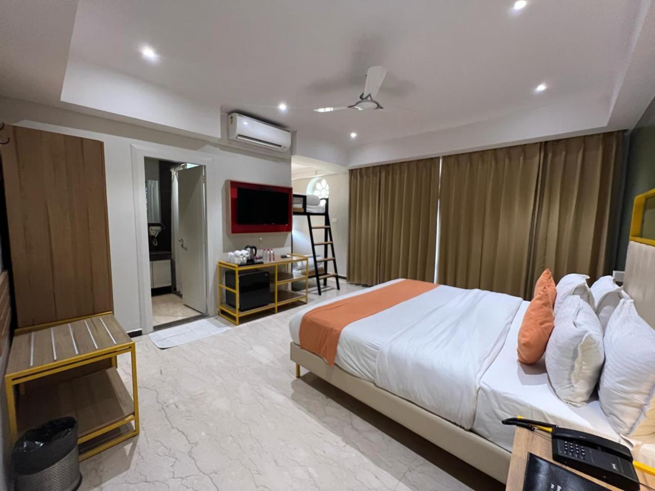 Phoenix - Unmatched Comfort Udaipur Kültér fotó